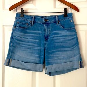 Tommy Hilfiger blue jean short. Women’s size 4